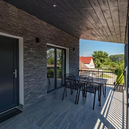 Wine House Δωμάτια σε οικογενειακή κατοικία Hrusovany nad Jevisovkou